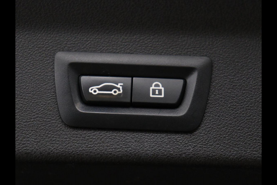 BMW X3 xDrive20i High Executive | M Sport | 1e eigenaar | Head-Up | Leder | Trekhaak | Stoelverwarming | Harman/Kardon | Camera | Keyless | Adaptive Drive | Sfeerverlichting | Full LED | Sportstoelen