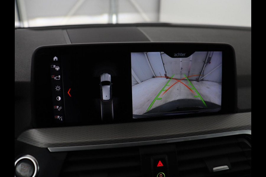 BMW X3 xDrive20i High Executive | M Sport | 1e eigenaar | Head-Up | Leder | Trekhaak | Stoelverwarming | Harman/Kardon | Camera | Keyless | Adaptive Drive | Sfeerverlichting | Full LED | Sportstoelen