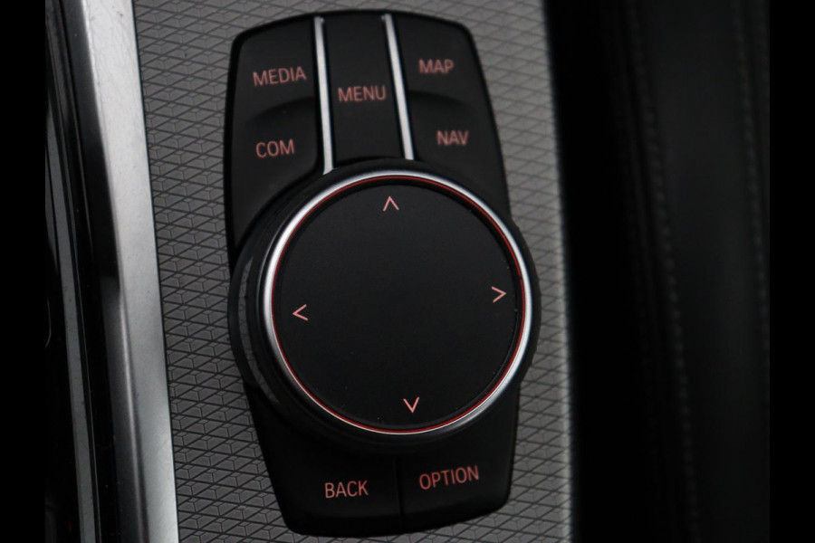 BMW X3 xDrive20i High Executive | M Sport | 1e eigenaar | Head-Up | Leder | Trekhaak | Stoelverwarming | Harman/Kardon | Camera | Keyless | Adaptive Drive | Sfeerverlichting | Full LED | Sportstoelen