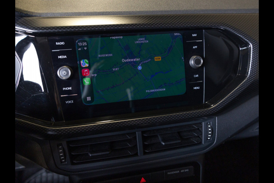 Volkswagen T-Cross 1.0 TSI Life / 110pk / Stoelverwarming / Achteruitrij camera / Adaptieve cruise control /