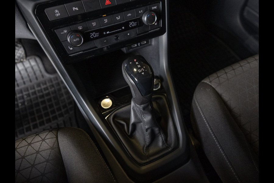 Volkswagen T-Cross 1.0 TSI Life / 110pk / Stoelverwarming / Achteruitrij camera / Adaptieve cruise control /