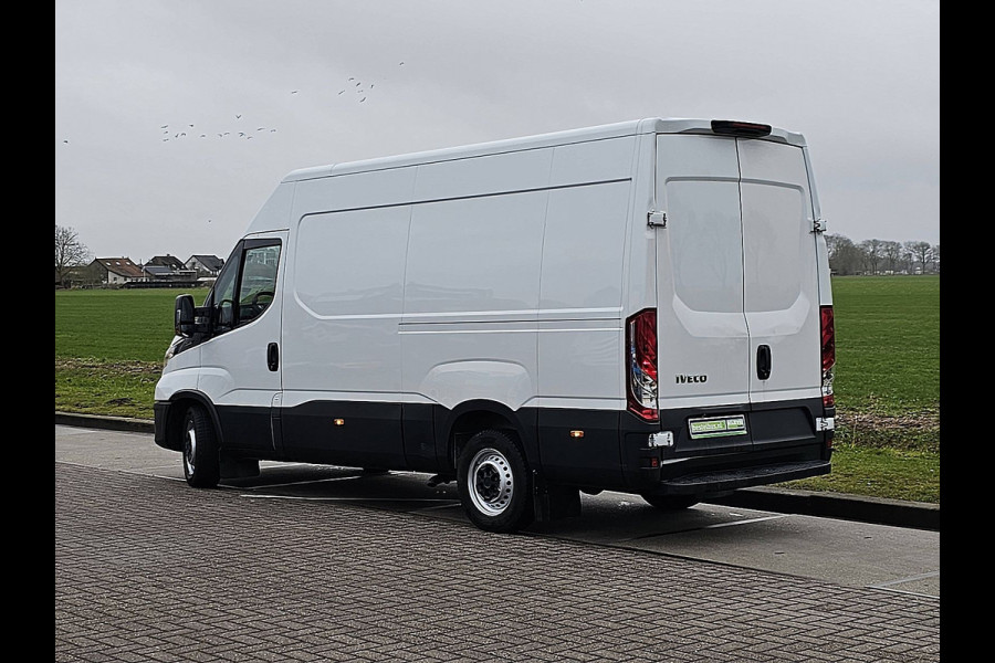 Iveco Daily 35S14V 2.3 352 L2H2 Airco Cruise Control PDC Achter 3 Zits Euro6 136 PK!