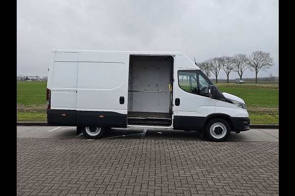 Iveco Daily 35S14V 2.3 352 L2H2 Airco Cruise Control PDC Achter 3 Zits Euro6 136 PK!