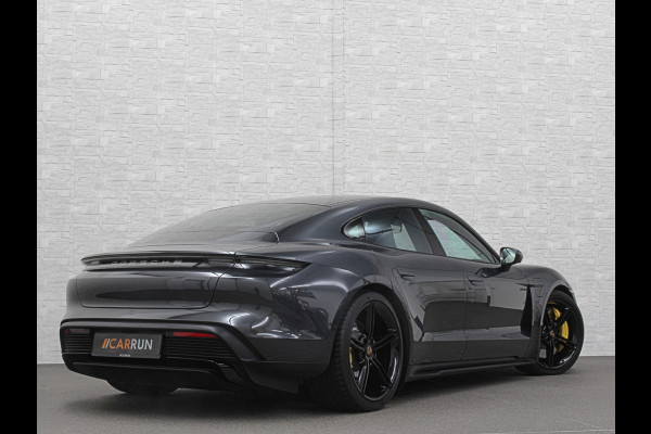 Porsche Taycan 4S Turbo Pakket Performance 84 kWh 490pk | Sport Chrono + | 360 Camera | ACC | Luchtvering | Carbon | 21" | Glasdak | 4WD | Vulkaangrijs | Carplay | Nw.Pr. 147.249,= | NL Auto | SOH Test | Garantie.
