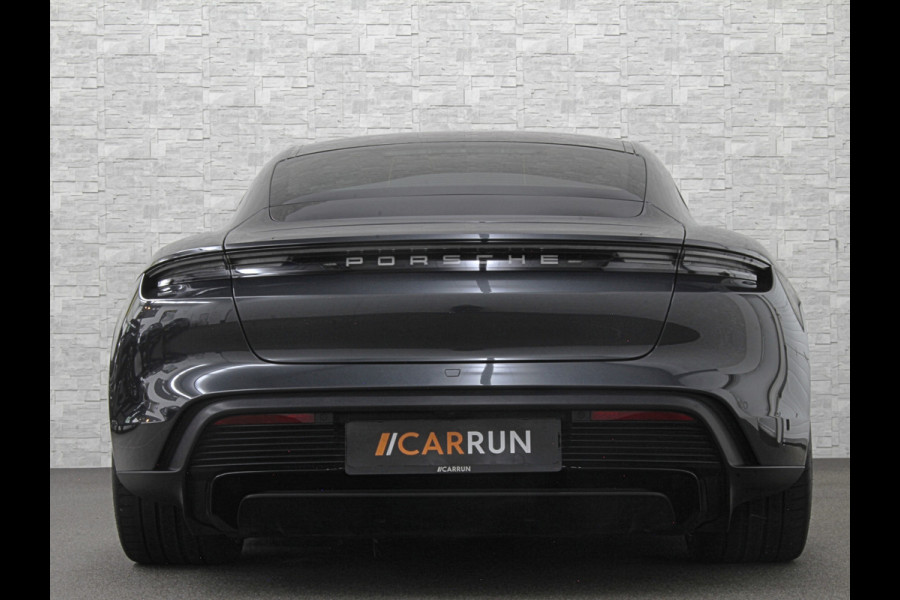 Porsche Taycan 4S Turbo Pakket Performance 84 kWh 490pk | Sport Chrono + | 360 Camera | ACC | Luchtvering | Carbon | 21" | Glasdak | 4WD | Vulkaangrijs | Carplay | Nw.Pr. 147.249,= | NL Auto | SOH Test | Garantie.