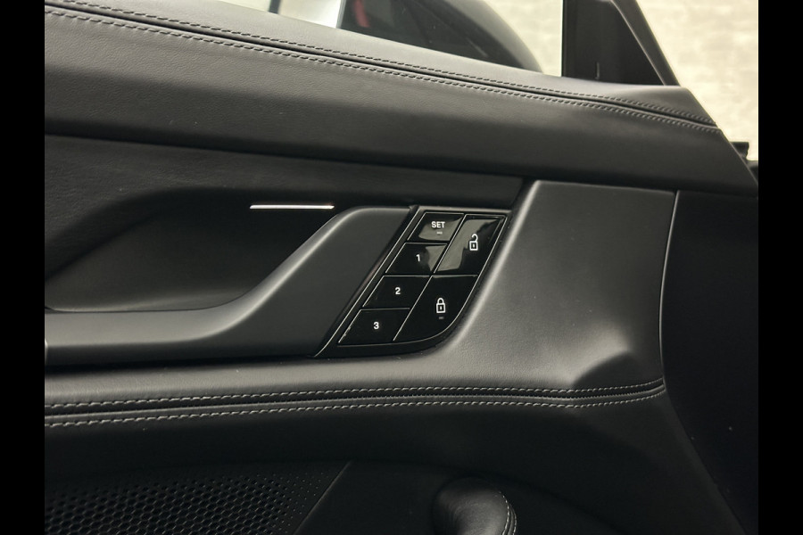 Porsche Taycan 4S Turbo Pakket Performance 84 kWh 490pk | Sport Chrono + | 360 Camera | ACC | Luchtvering | Carbon | 21" | Glasdak | 4WD | Vulkaangrijs | Carplay | Nw.Pr. 147.249,= | NL Auto | SOH Test | Garantie.