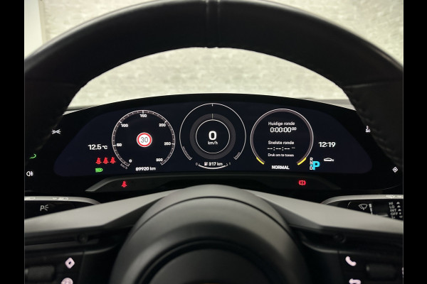 Porsche Taycan 4S Turbo Pakket Performance 84 kWh 490pk | Sport Chrono + | 360 Camera | ACC | Luchtvering | Carbon | 21" | Glasdak | 4WD | Vulkaangrijs | Carplay | Nw.Pr. 147.249,= | NL Auto | SOH Test | Garantie.