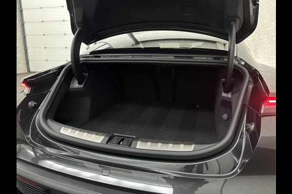 Porsche Taycan 4S Turbo Pakket Performance 84 kWh 490pk | Sport Chrono + | 360 Camera | ACC | Luchtvering | Carbon | 21" | Glasdak | 4WD | Vulkaangrijs | Carplay | Nw.Pr. 147.249,= | NL Auto | SOH Test | Garantie.