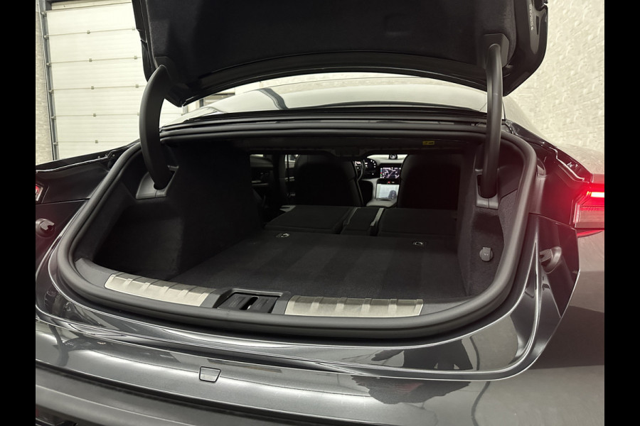 Porsche Taycan 4S Turbo Pakket Performance 84 kWh 490pk | Sport Chrono + | 360 Camera | ACC | Luchtvering | Carbon | 21" | Glasdak | 4WD | Vulkaangrijs | Carplay | Nw.Pr. 147.249,= | NL Auto | SOH Test | Garantie.