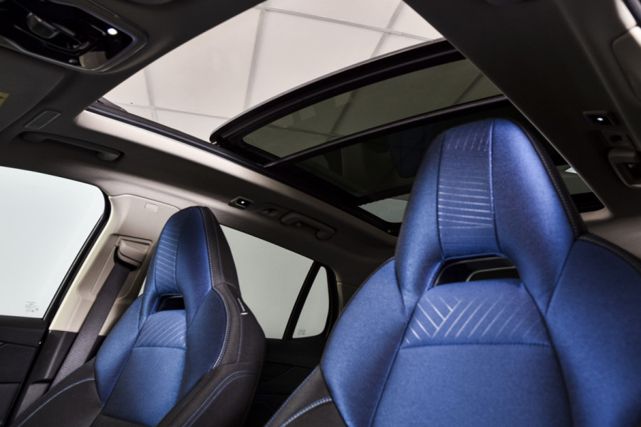 Lynk & Co 01 1.5 PHEV 261PK MY22 | 360 Camera | 7.4 kWh Boordlader | S/K-panodak | Adapt. Cruise | Memory | Elek. klep | LM 20" | 4853