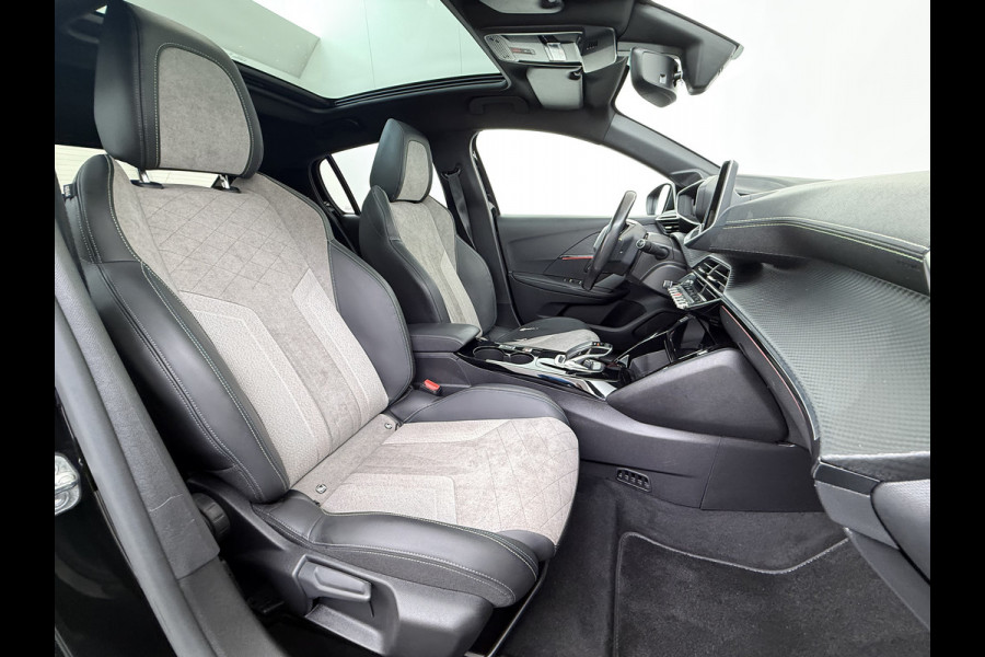 Peugeot e-208 EV GT-line 350 50kWh Pano-dak 360°Camera Leder/Alcantara Adaptive-Cruise Apple Carplay Android Auto Navi Ecc Pdc-a+v SOH 89% Stoelverwarming Led Lmv 17" Regen-Lichtsensor Privacy Glas Keyless DAB+ 1e Eigenaar Origineel Nederlandse Auto Dealeronderhouden Bomvol € 40.000 nieuw!