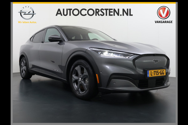 Ford Mustang Mach-E RWD 75kWh Soh 93% Trekh. PanoDak Leer+Elektr+verwarmd+Geheugen (semi-)Autopilot Trekhaak 360°Topview-Camera Adaptive-Crui DAB Lane-Assist Keyless-go Autonomous Emergency Braking ESP ASR Verkeersbordherkenning Vermoeidheidsherkenning Dodehoek-Detector 1e Eigenaar Origineel Nederlandse Auto Nieuwprijs €50.424