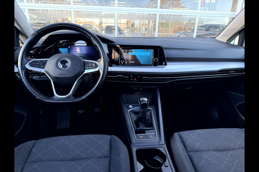 Volkswagen Golf 1.5 TSI Life Panoramadak, 18''Lmv, IQ Light, Winterpakket