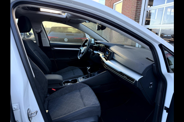 Volkswagen Golf 1.5 TSI Life Panoramadak, 18''Lmv, IQ Light, Winterpakket