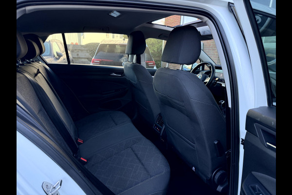 Volkswagen Golf 1.5 TSI Life Panoramadak, 18''Lmv, IQ Light, Winterpakket