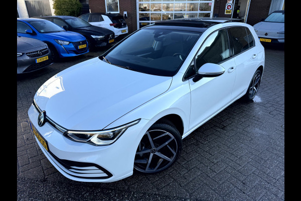 Volkswagen Golf 1.5 TSI Life Panoramadak, 18''Lmv, IQ Light, Winterpakket