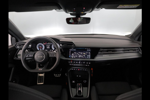 Audi A3 Sportback 40 TFSI e S edition 204 pk S-tronic | Verlengde garantie | Navigatie | Parkeersensoren (Park assist) | Achteruitrijcamera | Stoelverwarming | S-Line |