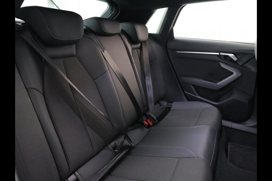 Audi A3 Sportback 40 TFSI e S edition 204 pk S-tronic | Verlengde garantie | Navigatie | Parkeersensoren (Park assist) | Achteruitrijcamera | Stoelverwarming | S-Line |