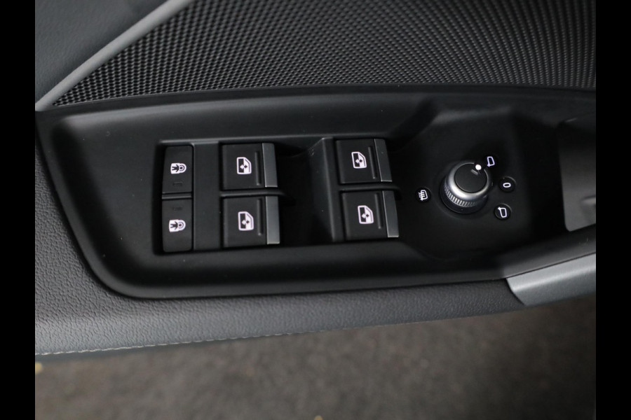 Audi A3 Sportback 40 TFSI e S edition 204 pk S-tronic | Verlengde garantie | Navigatie | Parkeersensoren (Park assist) | Achteruitrijcamera | Stoelverwarming | S-Line |