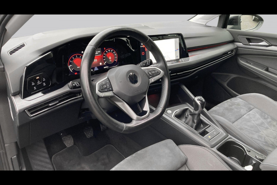 Volkswagen Golf 1.5 TSI Style Trekhaak Navigatie Full-LED Pdc Acc Android/Carplay