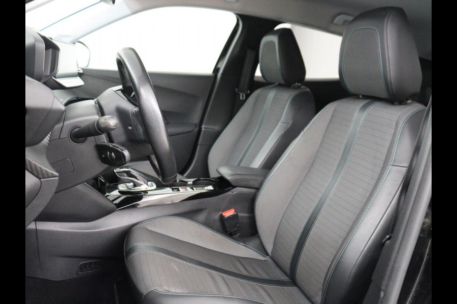 Peugeot e-2008 EV Allure 50 kWh | SOH 91% | 3 Fase | Half leder | Carplay | Camera | Full LED | Navigatie | Climate control | Parkeerhulp | Cruise control | Bluetooth
