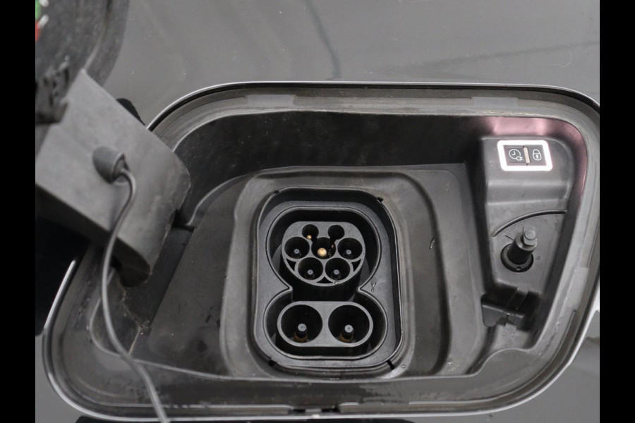 Peugeot e-2008 EV Allure 50 kWh | SOH 91% | 3 Fase | Half leder | Carplay | Camera | Full LED | Navigatie | Climate control | Parkeerhulp | Cruise control | Bluetooth