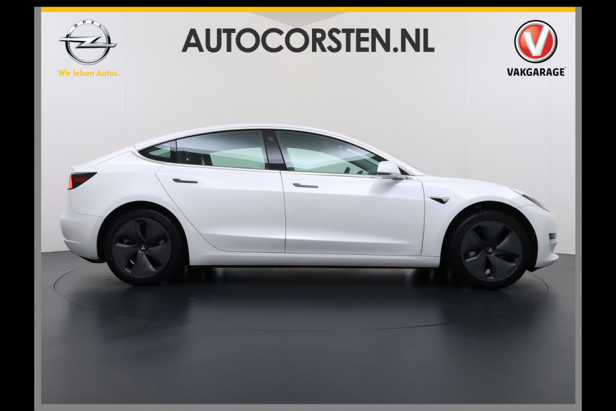 Tesla Model 3 SR+ 60kWh 326PK AutoPilot Leer PanoramaDak Adaptive Cruise Lmv 18" Camera's Elektr.-Stuur+Stoelen+Spiegels+Geheugen+Easy-Entry+V Navi LED Comfortstoelen Soh 87% ACC DAB Keyless en Voorverwarmen interieur via App One-Pedal-Drive Origineel Nederlandse auto tot 11kw laden thuis! Garantie Accu tot 10-12-2027 max 160.000km 1.584kg licht!