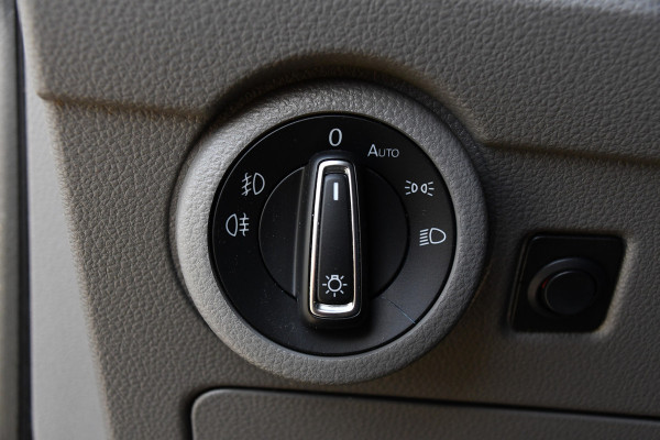 Volkswagen Transporter 2.0 TDI L2H1 32 DC Bulli Virtual, Adaptieve Cruise, Carplay, LED, 150PK, Stoelverwarming, Trekhaak, 2 x Schuifdeur, Standkachel, Uniek!