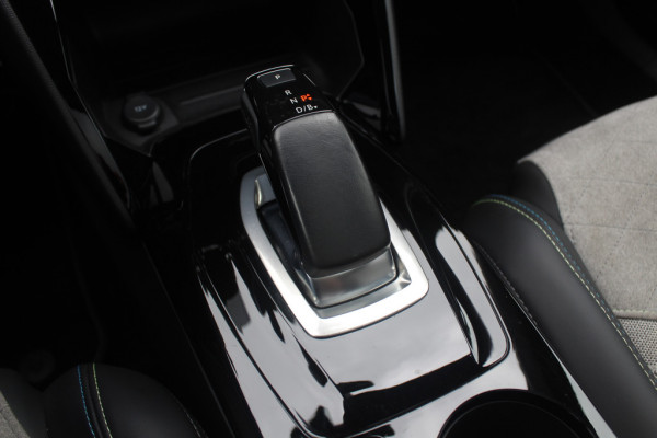 Peugeot e-2008 EV GT Pack 50 kWh / Camera / Virtual Cockpit / Half leder / 18'' / Navigatie / Keyless / Cruise Control / Dodehoek detectie