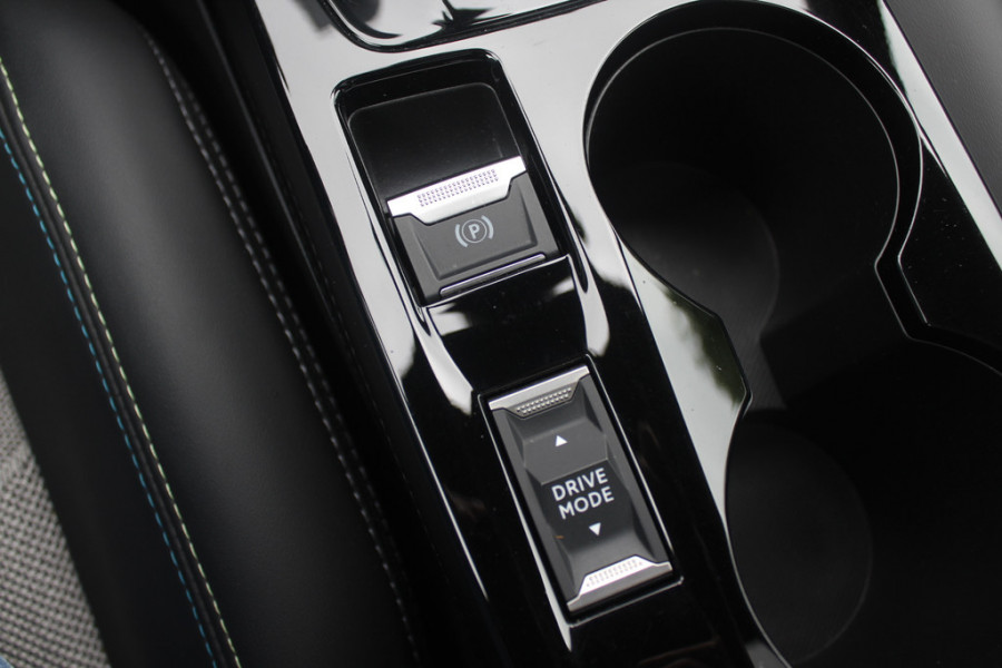 Peugeot e-2008 EV GT Pack 50 kWh / Camera / Virtual Cockpit / Half leder / 18'' / Navigatie / Keyless / Cruise Control / Dodehoek detectie