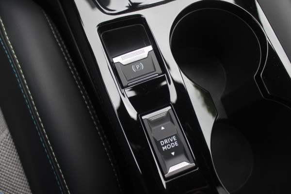 Peugeot e-2008 EV GT Pack 50 kWh / Camera / Virtual Cockpit / Half leder / 18'' / Navigatie / Keyless / Cruise Control / Dodehoek detectie