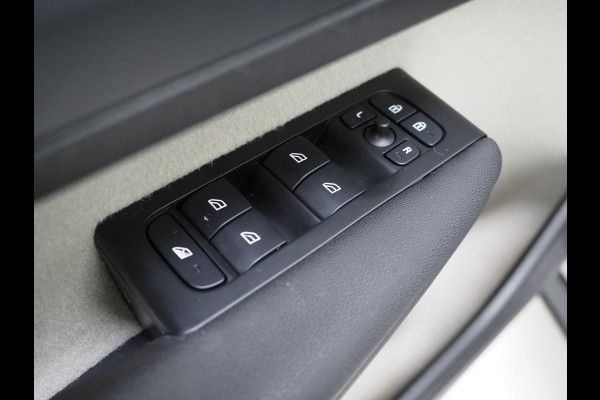 Volvo XC40 1.5 T5 Recharge Inscription | Panoramadak | Leder | Keyless | Virtual | DAB | Cruise | LED | Carplay