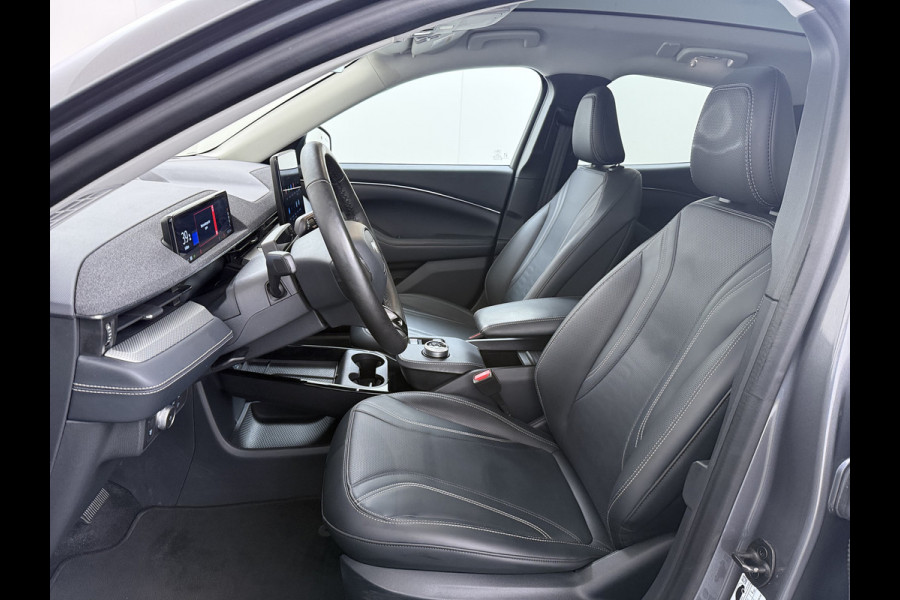 Ford Mustang Mach-E **Gereserveerd** Extended RWD 98 kWh SOH 94% 294pk Pano-Dak Leer+8-weg-Elektr+Verwarmd+Geheugen 360-Camera Bang&Olufsen-H Keyless Smartphone-key Dual-Ecc Ford-pass-Connect/Entry Speed-Assist Active-Breaking Blind-Spot-warning Driver-Alerd AB+  LMv LED-Lamp-v+a € 59.000 nieuw Orig.Nederlandse Auto 1e Eigenaar WLTP 610km