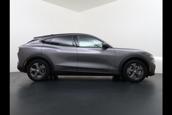 Ford Mustang Mach-E **Gereserveerd** Extended RWD 98 kWh SOH 94% 294pk Pano-Dak Leer+8-weg-Elektr+Verwarmd+Geheugen 360-Camera Bang&Olufsen-H Keyless Smartphone-key Dual-Ecc Ford-pass-Connect/Entry Speed-Assist Active-Breaking Blind-Spot-warning Driver-Alerd AB+  LMv LED-Lamp-v+a € 59.000 nieuw Orig.Nederlandse Auto 1e Eigenaar WLTP 610km