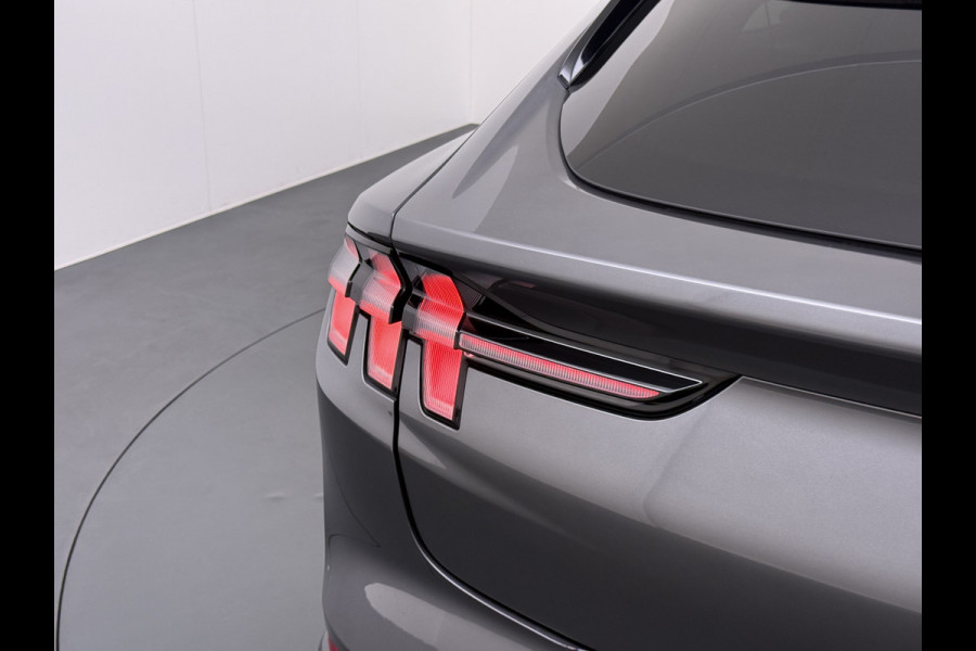 Ford Mustang Mach-E **Gereserveerd** Extended RWD 98 kWh SOH 94% 294pk Pano-Dak Leer+8-weg-Elektr+Verwarmd+Geheugen 360-Camera Bang&Olufsen-H Keyless Smartphone-key Dual-Ecc Ford-pass-Connect/Entry Speed-Assist Active-Breaking Blind-Spot-warning Driver-Alerd AB+  LMv LED-Lamp-v+a € 59.000 nieuw Orig.Nederlandse Auto 1e Eigenaar WLTP 610km