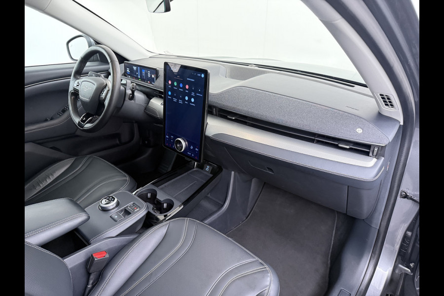 Ford Mustang Mach-E **Gereserveerd** Extended RWD 98 kWh SOH 94% 294pk Pano-Dak Leer+8-weg-Elektr+Verwarmd+Geheugen 360-Camera Bang&Olufsen-H Keyless Smartphone-key Dual-Ecc Ford-pass-Connect/Entry Speed-Assist Active-Breaking Blind-Spot-warning Driver-Alerd AB+  LMv LED-Lamp-v+a € 59.000 nieuw Orig.Nederlandse Auto 1e Eigenaar WLTP 610km