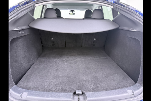 Tesla Model Y Long Range AWD 514pk SOH 92% Trekhaak Warmtepomp Leder Panoramadak Matrix-LED Autopilot Elektr.Stuur+Stoel+Verwarmd Navi Ecc Pre Camera's Elektr.AchterKlep Parkeer Assistent Sentry-Mode Privacyglas Bluetooth Dodehoek detector Connected services 1e Eigenaar 1.600KG Trekgewicht Fabrieksgarantie tot 27-6-2027 Garantie op Accu en Motoren 27-6-2031/192.000km