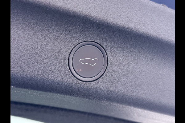 Tesla Model Y Long Range AWD 514pk SOH 92% Trekhaak Warmtepomp Leder Panoramadak Matrix-LED Autopilot Elektr.Stuur+Stoel+Verwarmd Navi Ecc Pre Camera's Elektr.AchterKlep Parkeer Assistent Sentry-Mode Privacyglas Bluetooth Dodehoek detector Connected services 1e Eigenaar 1.600KG Trekgewicht Fabrieksgarantie tot 27-6-2027 Garantie op Accu en Motoren 27-6-2031/192.000km