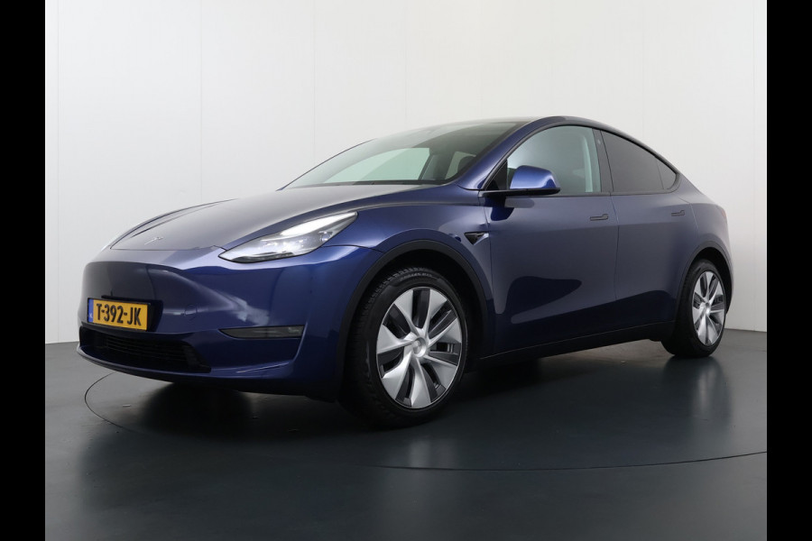 Tesla Model Y Long Range AWD 514pk SOH 92% Trekhaak Warmtepomp Leder Panoramadak Matrix-LED Autopilot Elektr.Stuur+Stoel+Verwarmd Navi Ecc Pre Camera's Elektr.AchterKlep Parkeer Assistent Sentry-Mode Privacyglas Bluetooth Dodehoek detector Connected services 1e Eigenaar 1.600KG Trekgewicht Fabrieksgarantie tot 27-6-2027 Garantie op Accu en Motoren 27-6-2031/192.000km
