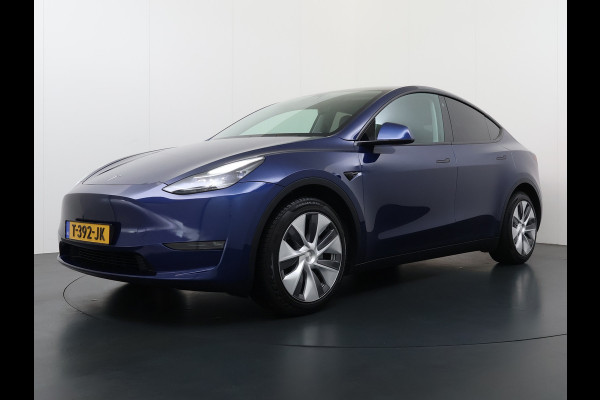 Tesla Model Y Long Range AWD 514pk SOH 92% Trekhaak Warmtepomp Leder Panoramadak Matrix-LED Autopilot Elektr.Stuur+Stoel+Verwarmd Navi Ecc Pre Camera's Elektr.AchterKlep Parkeer Assistent Sentry-Mode Privacyglas Bluetooth Dodehoek detector Connected services 1e Eigenaar 1.600KG Trekgewicht Fabrieksgarantie tot 27-6-2027 Garantie op Accu en Motoren 27-6-2031/192.000km