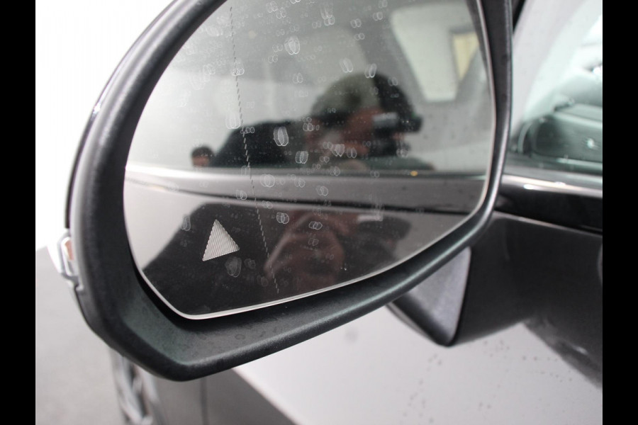 Mercedes-Benz GLC 300e 4MATIC AMG Line | Navigatie | Cruise Control | Parkeersensoren | Stoelverwarming | Matrix LED-koplampen | Virtual Cockpit | Surround-systeem Burmester | Inductielader