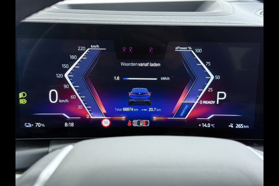 BMW i4 eDrive40 340pk 84kWh Pano-Dak/Hefdak Leer SportSt+Leer+(Stuur+)Verwarmd 360°Camera SOH 99% Adaptive-Cruise+s&go High Executive P Semi-Autopilot Drive-Assist-pro Active-Guard-Plus Elektr.Achterklep Draadl-Lader BAS ESP BMW Individual interieurlijsten Pianolak schwarz BMW Individual Exterieur Line Aluminium satiniert BMW Copilot-pack Dodehoekdetectie/correctie, Kruisend-verkeer-Detectie, rijstrooksensor met correctie, rondomzicht camera, uitwijk assistent) 0-100 5,6 sec. 1600kg trekvermogen! € 73.000 nieuw