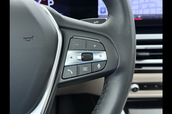 BMW i4 eDrive40 340pk 84kWh Pano-Dak/Hefdak Leer SportSt+Leer+(Stuur+)Verwarmd 360°Camera SOH 99% Adaptive-Cruise+s&go High Executive P Semi-Autopilot Drive-Assist-pro Active-Guard-Plus Elektr.Achterklep Draadl-Lader BAS ESP BMW Individual interieurlijsten Pianolak schwarz BMW Individual Exterieur Line Aluminium satiniert BMW Copilot-pack Dodehoekdetectie/correctie, Kruisend-verkeer-Detectie, rijstrooksensor met correctie, rondomzicht camera, uitwijk assistent) 0-100 5,6 sec. 1600kg trekvermogen! € 73.000 nieuw