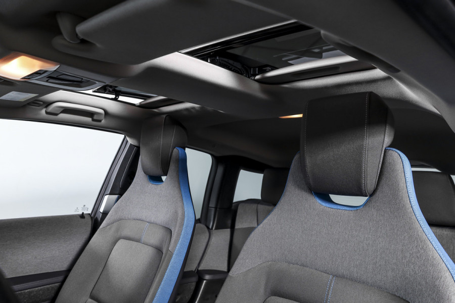 BMW i3 Basis 94Ah 33 kWh | S/k-panodak | Harman/Kardon | Dig. Cockpit | Adapt. cruise | Stoelverw. | PDC | Camera | NAV | ECC | LM 20" |
