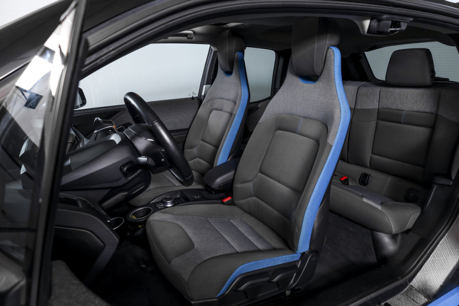 BMW i3 Basis 94Ah 33 kWh | S/k-panodak | Harman/Kardon | Dig. Cockpit | Adapt. cruise | Stoelverw. | PDC | Camera | NAV | ECC | LM 20" |