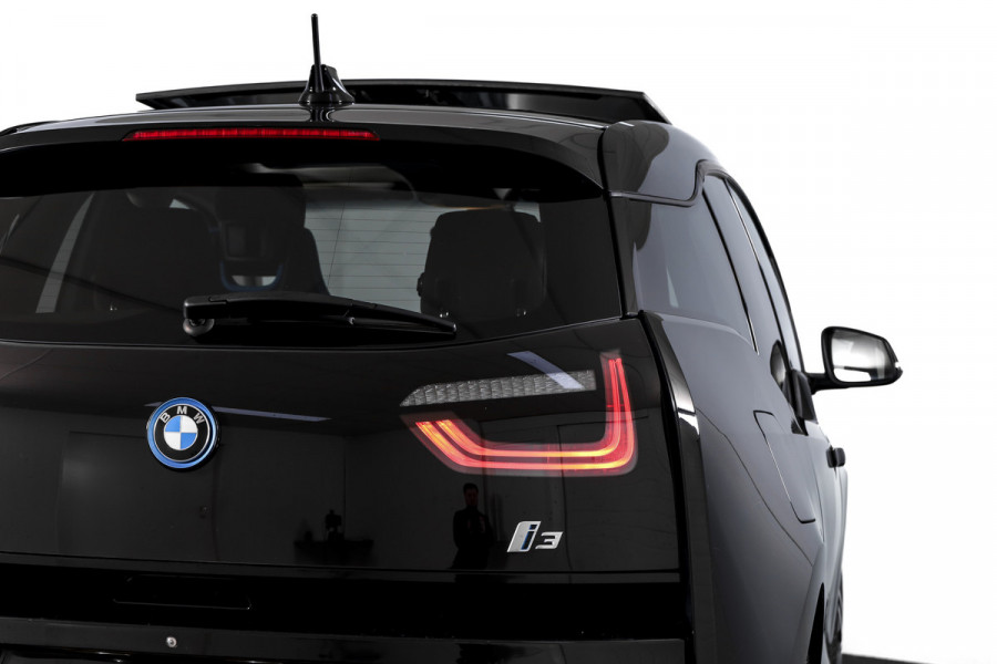 BMW i3 Basis 94Ah 33 kWh | S/k-panodak | Harman/Kardon | Dig. Cockpit | Adapt. cruise | Stoelverw. | PDC | Camera | NAV | ECC | LM 20" |