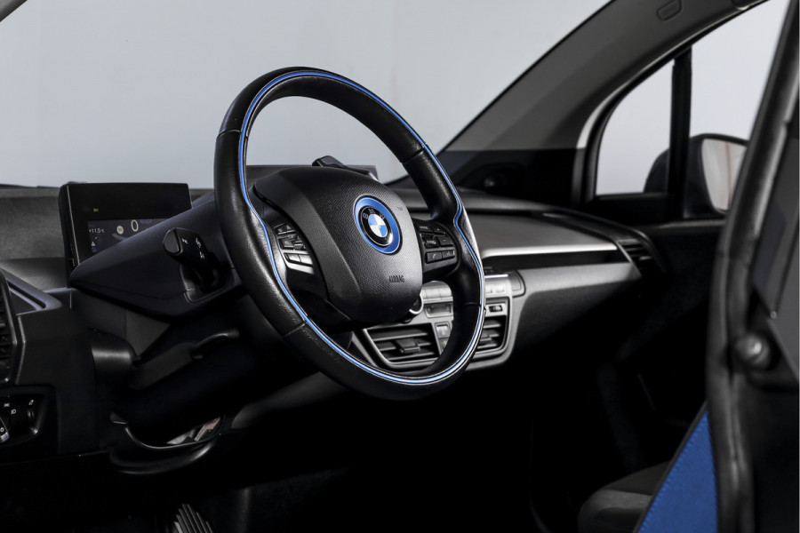 BMW i3 Basis 94Ah 33 kWh | S/k-panodak | Harman/Kardon | Dig. Cockpit | Adapt. cruise | Stoelverw. | PDC | Camera | NAV | ECC | LM 20" |