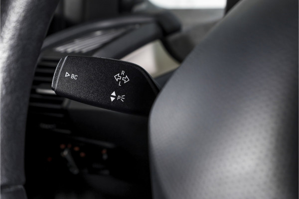 BMW i3 Basis 94Ah 33 kWh | S/k-panodak | Harman/Kardon | Dig. Cockpit | Adapt. cruise | Stoelverw. | PDC | Camera | NAV | ECC | LM 20" |