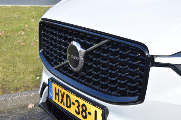 Volvo XC60 T6 Plug-in hybrid AWD Plus Dark | Trekhaak | Harman Kardon | Full LED