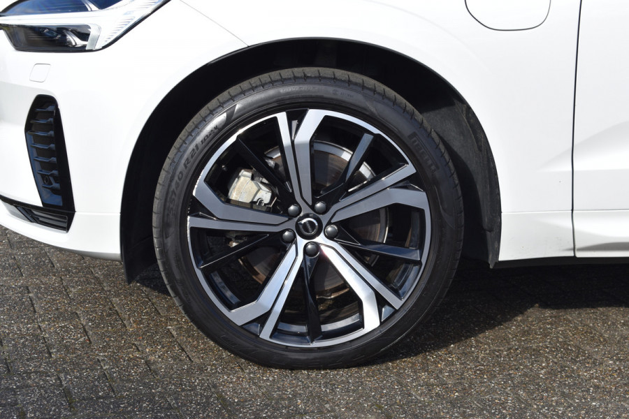 Volvo XC60 T6 Plug-in hybrid AWD Plus Dark | Trekhaak | Harman Kardon | Full LED